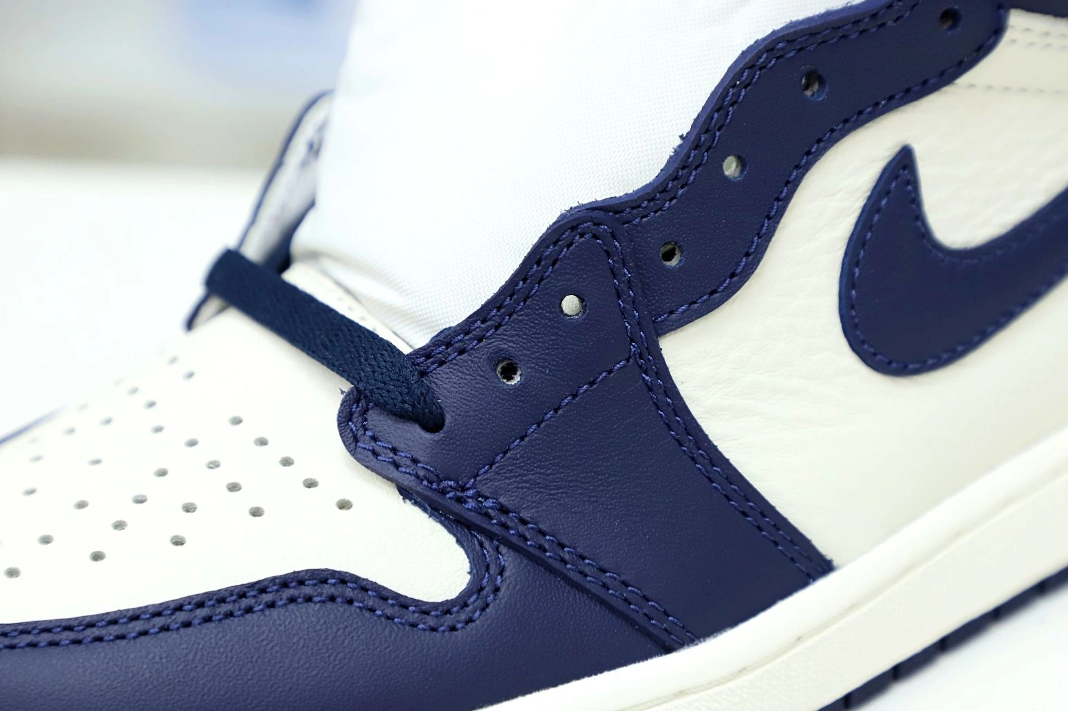 AIR RETRO 'OBSIDIAN' JORDAN 1 HIGH OG 1120